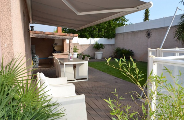 Casa de spa climatizada en la piscina