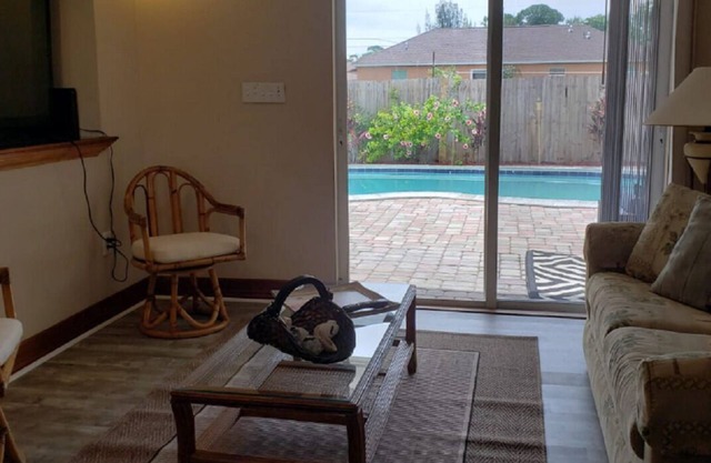 PISCINA CASA CERCA DE PLAYA Y RÍO