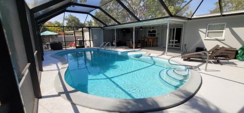 Pool Home on Gulf Gate 5min away from Siesta Key