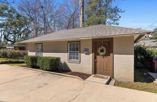 Pool, Hot Tub, Deck, King Bed
