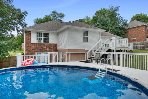 Pool, Hot Tub, Game Room & Sleeps 18! By StayLage