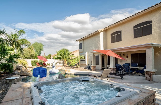 Pool, Hot tub, King Bed, Pool table, Corn Hole