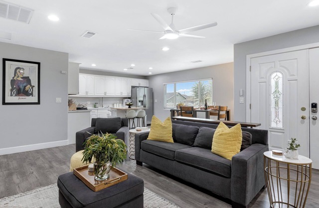 Pool, Hot Tub & Outdoor Lounge Near Beaches & Dining | Bella Casa