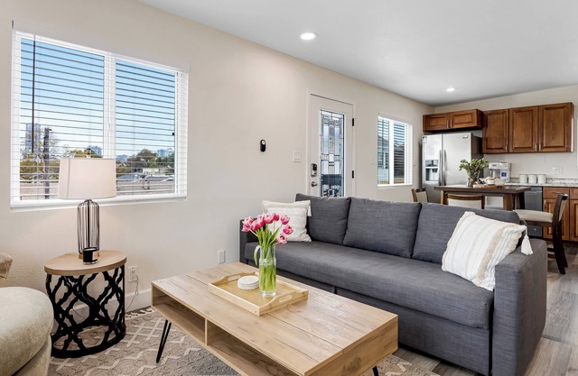 Pool, Hot Tub & Outdoor Lounge Near Beaches & Downtown | Bridge