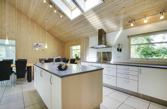 Pool house for 18 people near Rødby, Lolland.