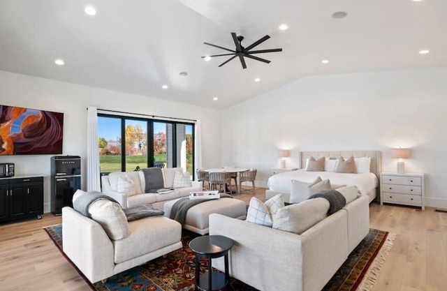 Pool House - Stunning Views of Mount Timpanogos