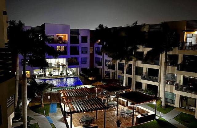 Pool & Jacuzzi Condo - Book Now!