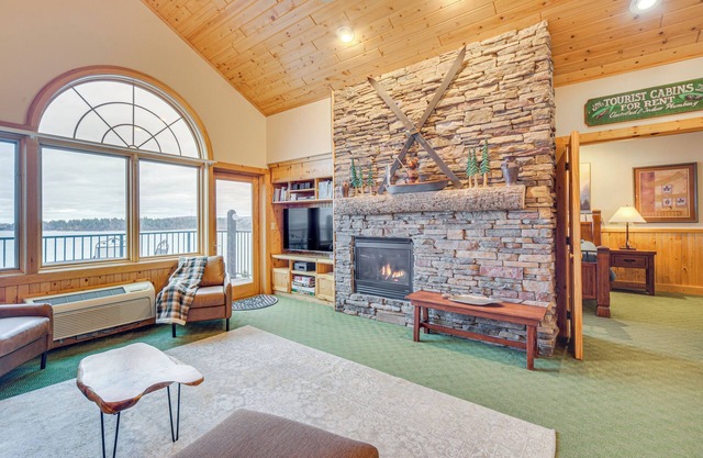 Pool & Lake Access: Northern Lakes Retreat!