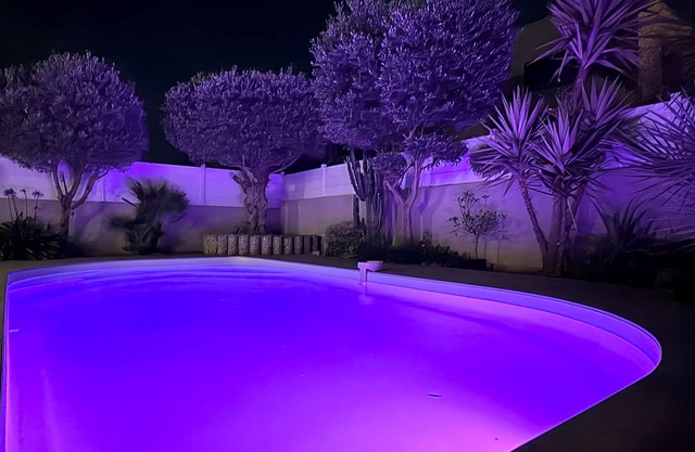 HERMOSA VILLA CONTEMPORÁNEA CON PISCINA A 2 MINUTOS DE LAS PLAYAS