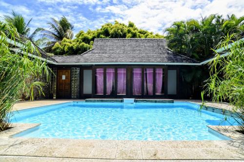 Pool Mountain Moorea