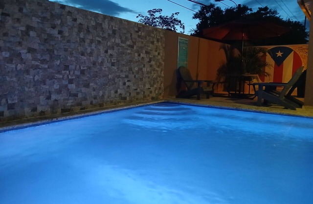 POOL HOUSE keep the family together 12 people+