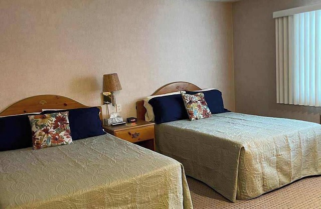 Golf, SkI, Pool Pass, Walk to ski hill or golf