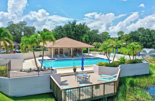 Pool, pond and paradise cottage at PGA National!
