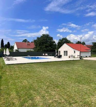 Pool & River House - Lazara