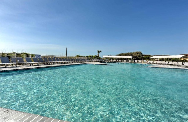 Pool, Spa and Dining Beach Condo in Hilton Head!