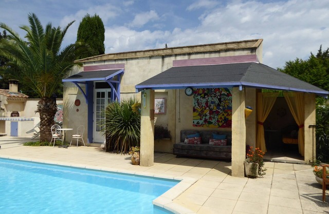 "Pool Studio" tiene capacidad para 2 casas rurales con cocina a 10 minutos de Aviñón.