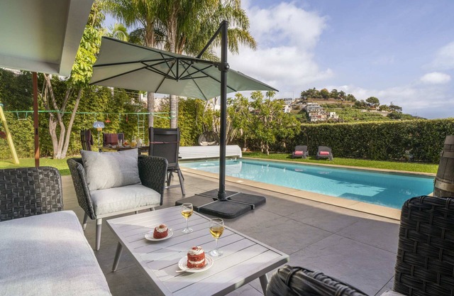 Pool, sun and sea View - Vila das Quebradas