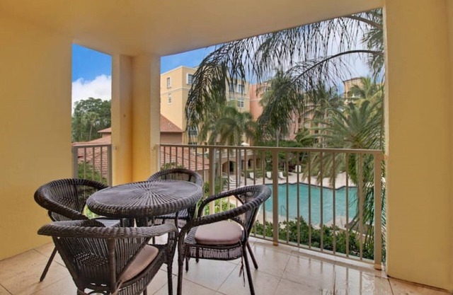 Pool View! 2/2 Condo | Yacht Club at Aventura
