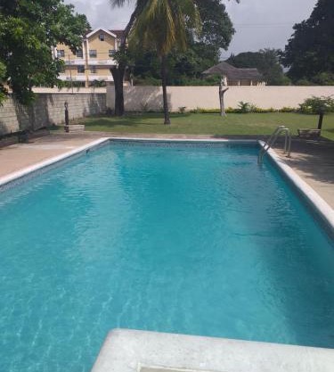 Pool View Apartment