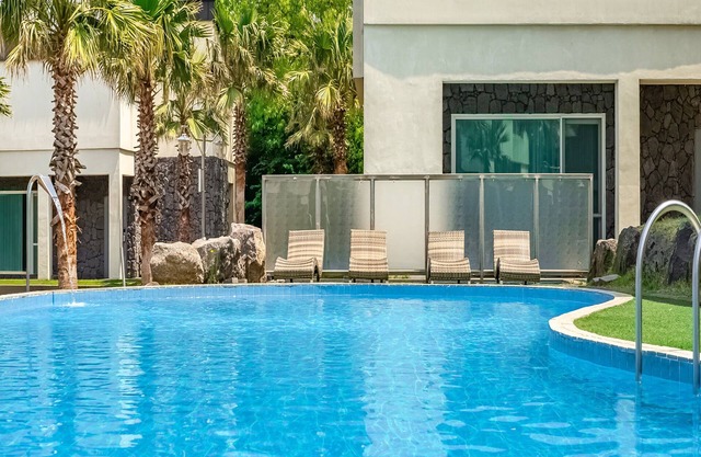 Pool & Villa Sorang