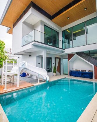 Pool Villa Sura Designer