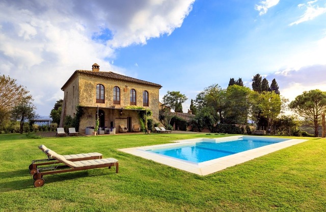 Pool Villa with 4 Bdrs and external Sauna