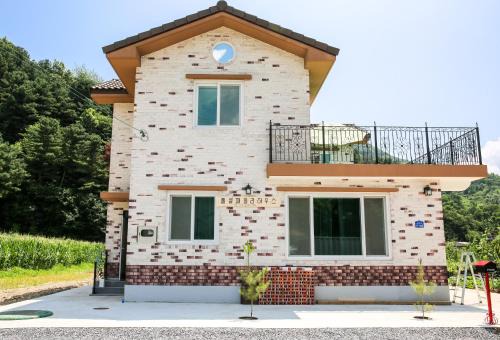 Poolip Family House