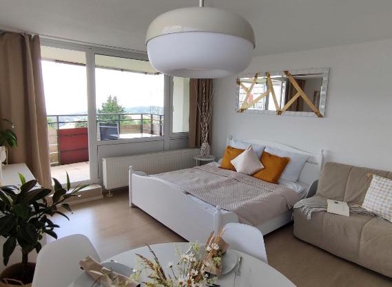 Pools, Sauna und Balkon mit Panoramablick