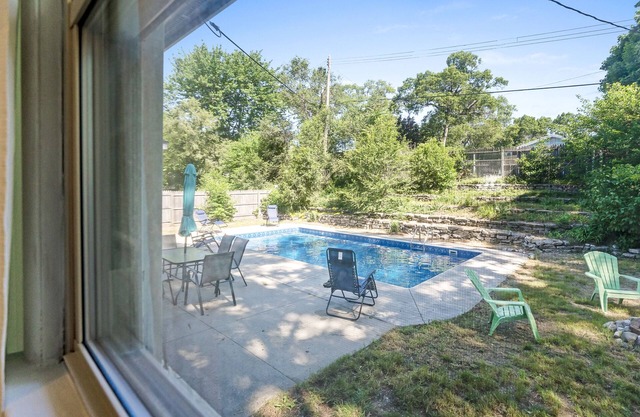 Poolside Escape | 5 Bed, 2 Bath