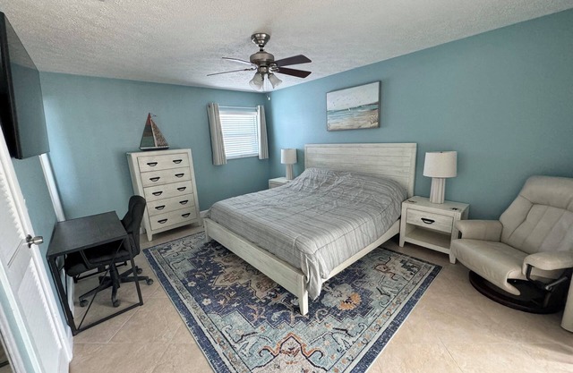 Poolside King Room in PSL