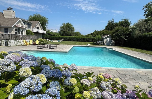 Poolside Orient Pt by the sea