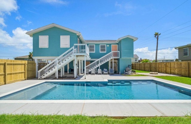 Poolside Paradise w/Huge Private Pool & Game Room