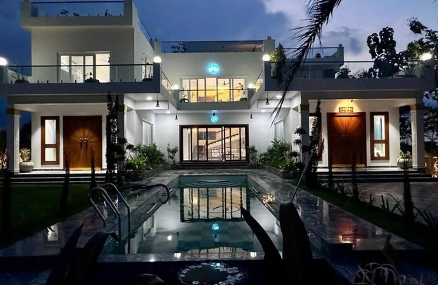 Poorna: New Luxury 5 BHK Villa w/Pool, Jacuzzi & Views