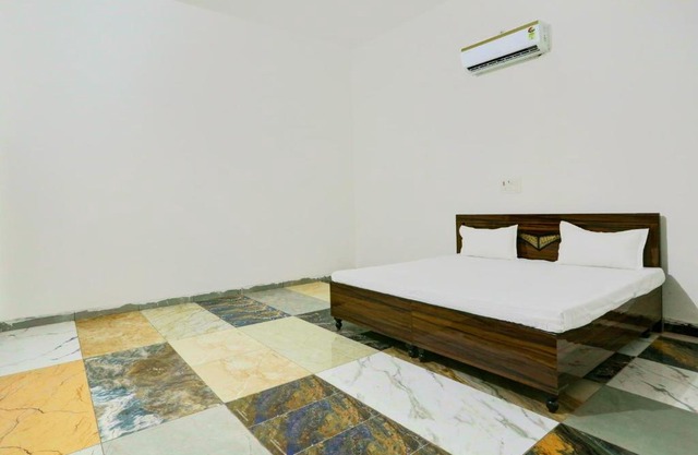 POP 81417K Hotel Blue Heaven