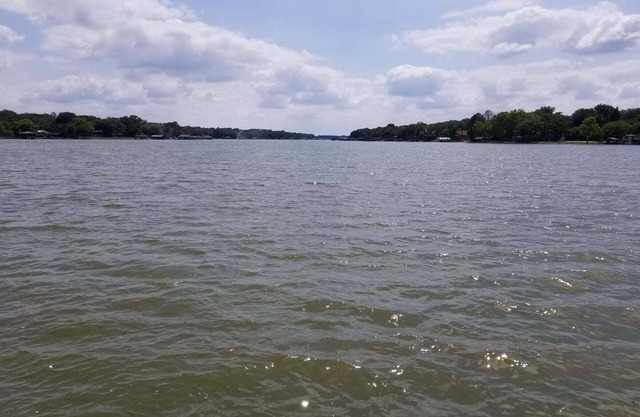 Pop's Lakefront Retreat. Remodeled clean and comfortable.