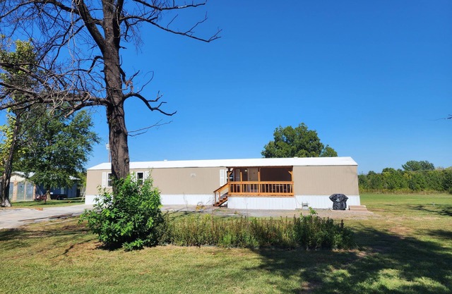 Pop's Place - Beautiful lake view 3bd/2ba on 6 acres.