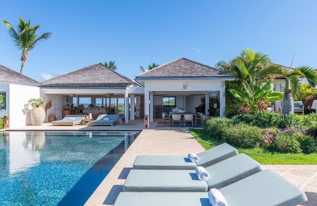 Poppy (2/3 Rooms) Luxury villa