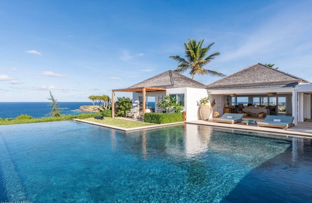 Poppy - 3-Bedroom luxury villa with panoramic ocean views