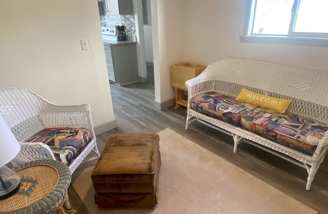 Poppy’s Place - walking distance to everything