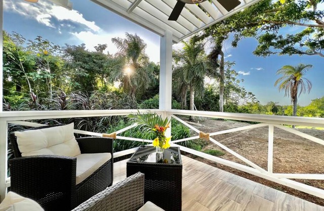 Poquito de Paraiso @Coral Views, French Harbour