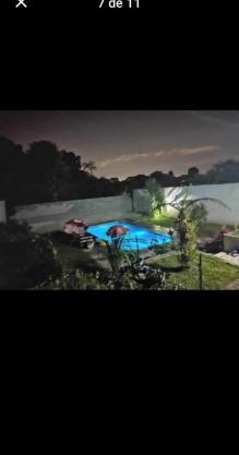 Por do sol piscina e skate e churrasco