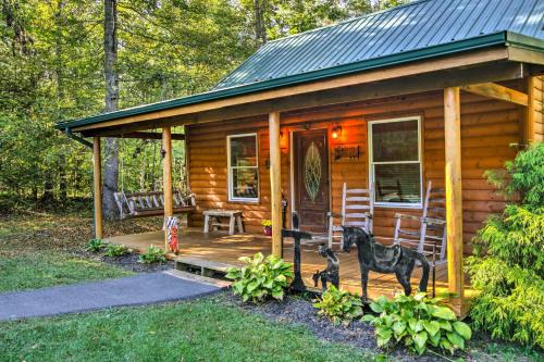 Porch and Fire Pit Rustic Log Cabin in Smokies!