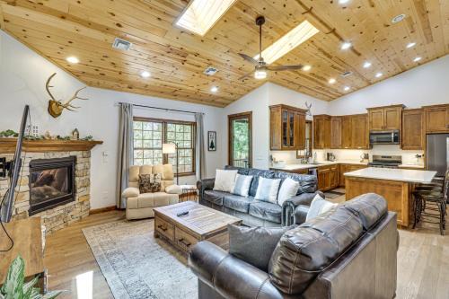 Porch, Fire Pit Pine View Retreat in Lakeside!