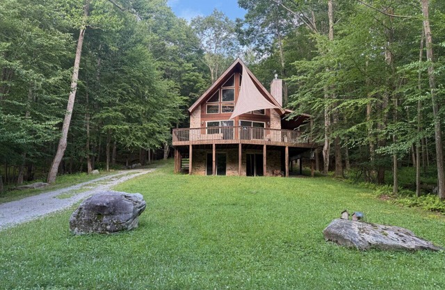 Porch Paradise | Walk to Lake | Pet Friendly | Sleeps 13