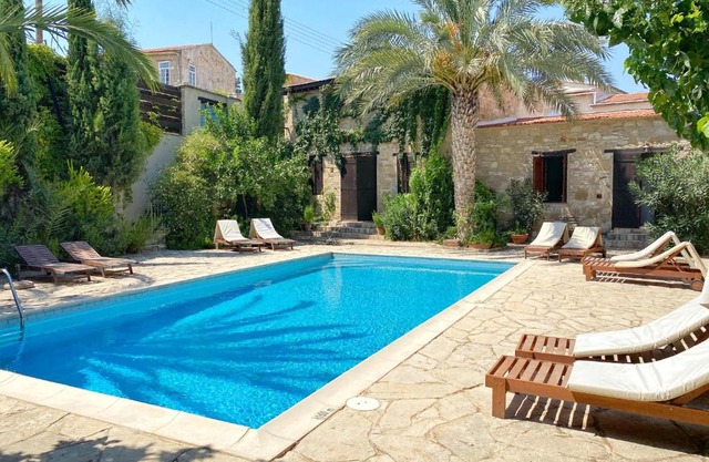 Porfyrios Country House