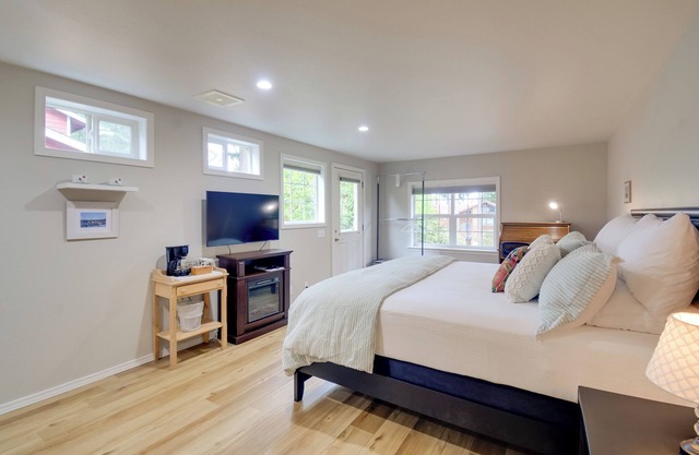 Port Angeles Abode w/ Yard & Guest House!