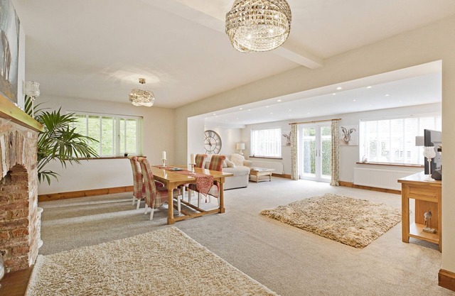 PORT ARTHUR COTTAGE, romantic, with a garden in Knaresborough