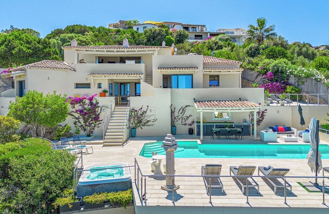PORTO CERVO DISEÑO Y CONFORT CON UNA VISTA INCREÍBLE EN LA BAHÍA DE PEVERO