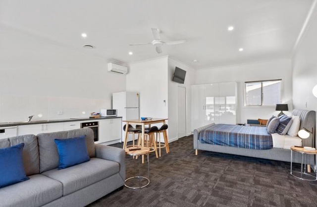 Port Lincoln Shark Apartment 6