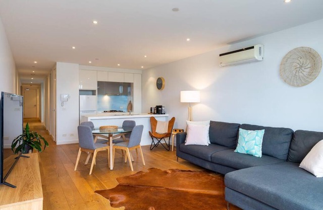 PORT MELBOURNE - A stay at the Bay